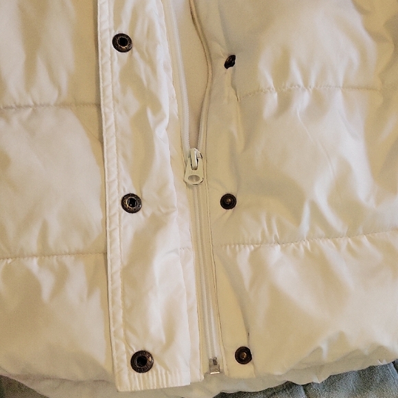 Old Navy Women's White Puffer Vest, Puffy Coat Ski, Winter Size L - Picture 5 of 7